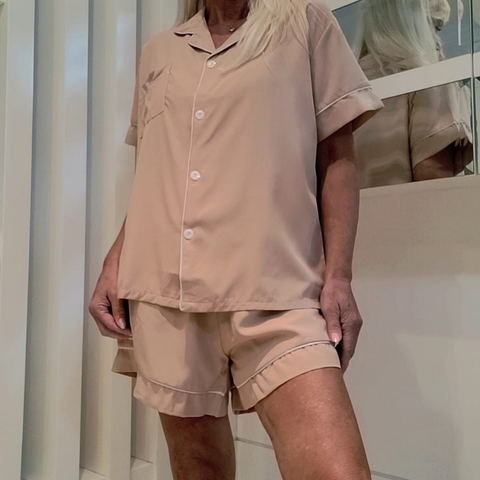 Pijama nude com botão