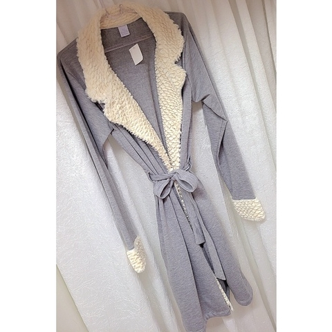 Robe Cinza Com Detalhes Em Pele