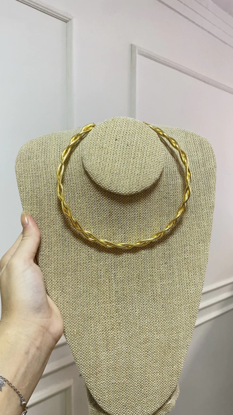 GARGANTILHA TRANÇADA ALICE BANHO OURO - comprar online