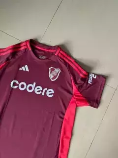 CAMISETA TITULAR DE RIVER 2024+CAMISETA ALTERNATIVA DE RIVER+SHORTS TITULAR DE TITULAR DE REGALO - comprar online