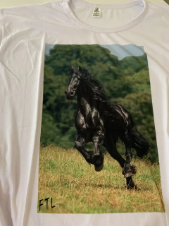 Remera de caballo en internet