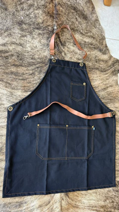 Delantal de jean y tiras de cuero - comprar online