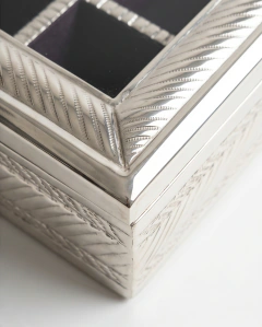 Caja decorativa con tapa de vidrio