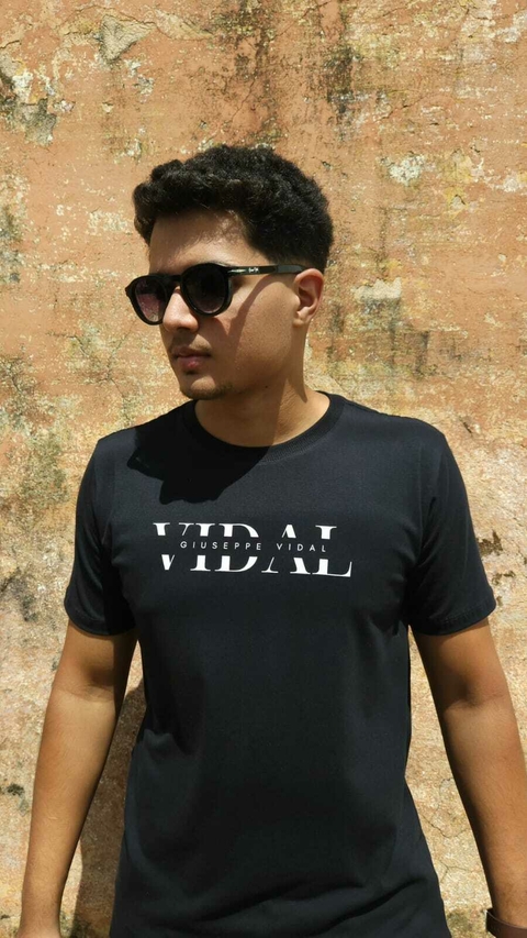 Camiseta Básica Estampa na cor Preto