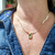 Colar modelo fita com pingente - Clau Bijoux