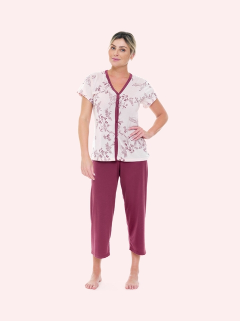 Pijama Feminino Manga Curta Com Calça Capri