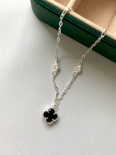 Pulseira de trevo preto