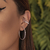 Piercing de Prata 925 Pressão com Aro de Bolinhas: Uma joia de expressão para quem busca originalidade e sofisticação!