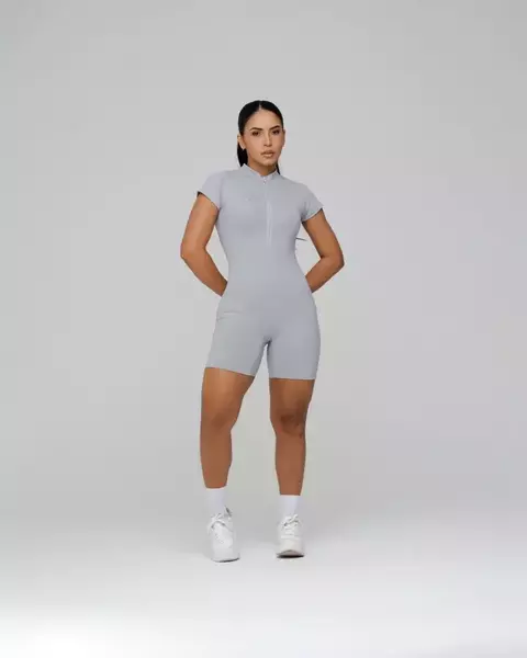 Macaquinho zíper frontal