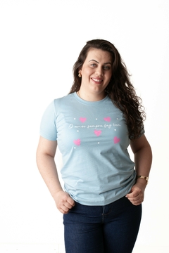 T-Shirt O amor sempre nos faz bem Azul bebê