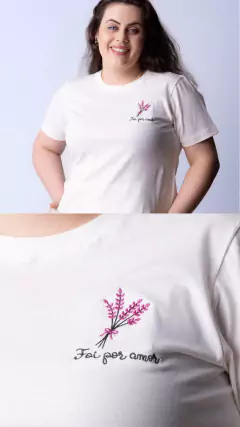 T-Shirt Foi por Amor Bordada na internet