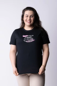 T-Shirt Deus tem um propósito Preta na internet