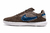 Chuteira Nike Streetgato Futsal em tom marrom com detalhes em azul