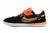 Chuteira Nike Streetgato Futsal em preto e laranja e a sola branca.