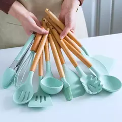 Jogo de Cozinha Kit C/12 Peças de Silicone, Utensílios e Copo Suporte