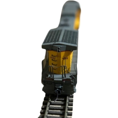 Dash 9 Kato - Equipada com DCC Luz e Movimento - Sinal Verde Store