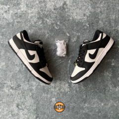 SB DUNK LOW PRO PANDA