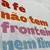 Camiseta Feminina Branca A fé não tem fronteiras nem limites - comprar online