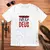 Camiseta Masculina Branca Ninguém explica Deus
