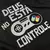 T-Shirt Infantil Preta Deus Está No Controle na internet