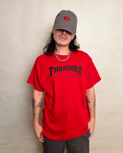 Remera Thrasher Mag roja con letras negras - comprar online