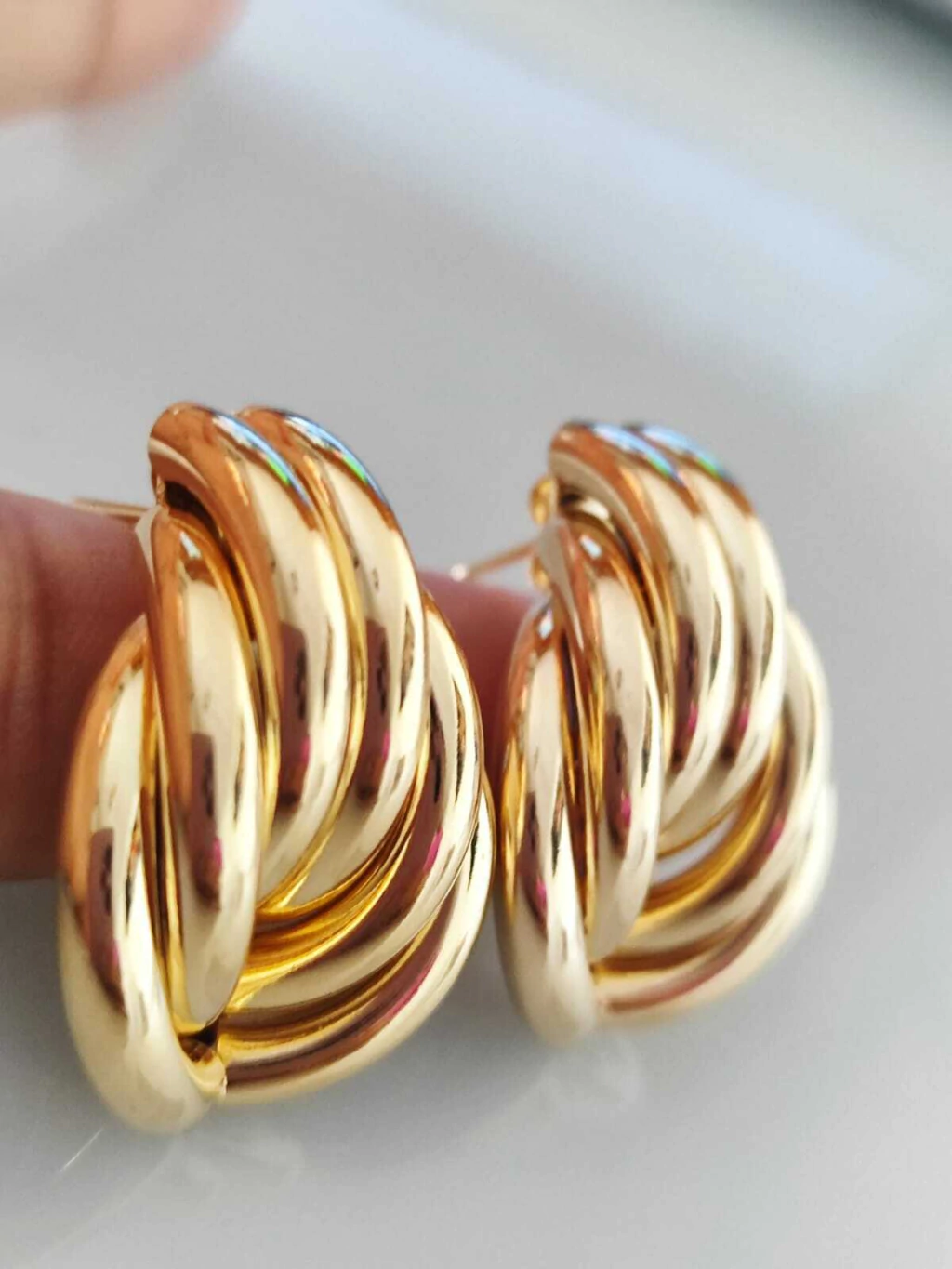 Brinco translaço banhado a ouro 18K