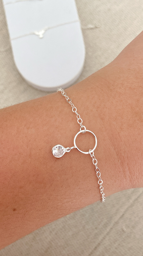 Pulseira círculo com pingente zircônia