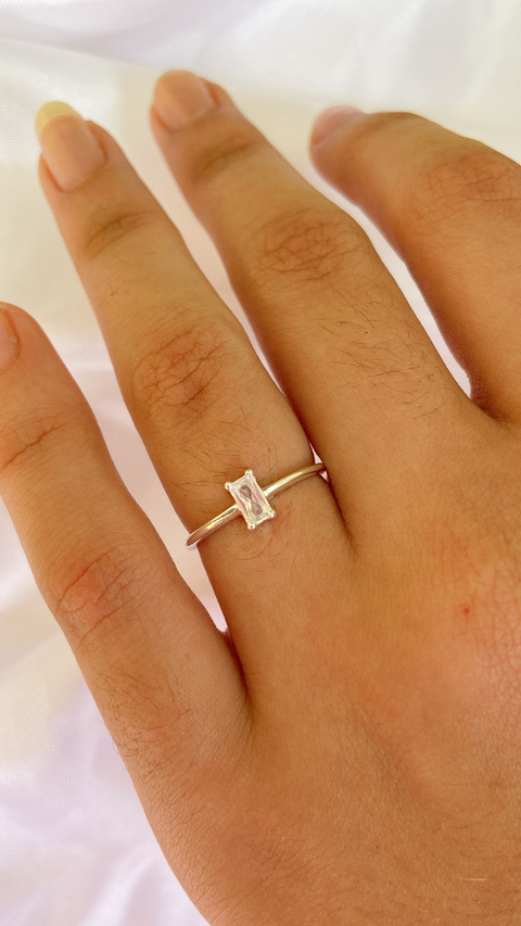 Anel solitário zircônia retangular