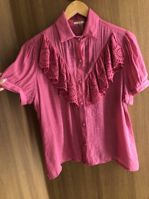 Camisa com detalhes laise