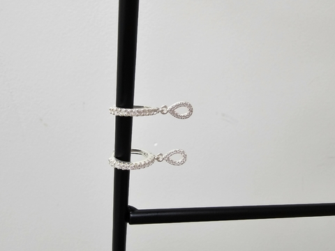 ARGOLA CLICK REDONDA CRAVEJADA PINGENTE GOTA VAZADO