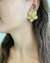 Brinco flor banhado a ouro 18k na internet