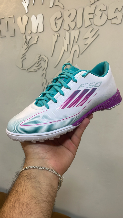 Chuteira Adidas - comprar online