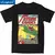 Camiseta preta com estampa de quadrinhos chamada Future Comics, apresentando personagens e uma nave espacial.