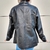 Campera de cuero oversize para mujer, vista de espalda.