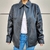 Campera de cuero oversize para mujer, vista frontal abierta.