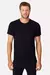 Camiseta preta masculina de algodão com estampa minimalista, modelo clássico.