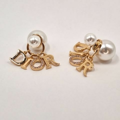 Brinco Folheado a Ouro 18k Inspiração Marca CD - comprar online