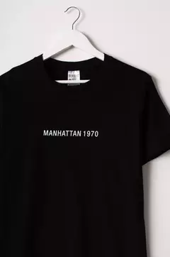 REMERA MANHATTAN 1970 en internet