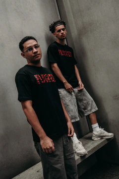 CAMISETA REGULAR "DUALIDADES" na internet