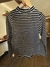 Camiseta rayada negra y blanca