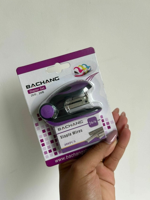 Grampeador com caixa de 500 grampos