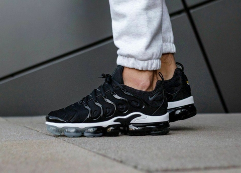 NIKE VAPORMAX PLUS
