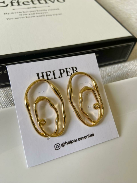 Brinco abstrato decor folheado ouro 18k