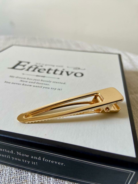 Presilha pequena bico V metal folheado