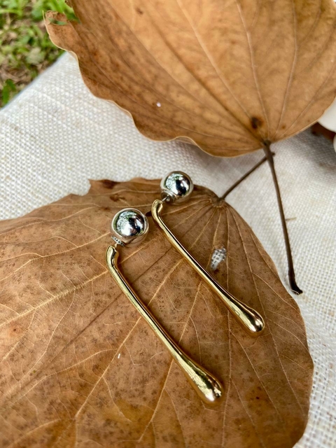 Brinco fino minimal duo color folheado ouro 18k