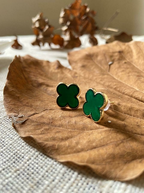 Brinco trevo verde resinado folheado ouro 18k - comprar online