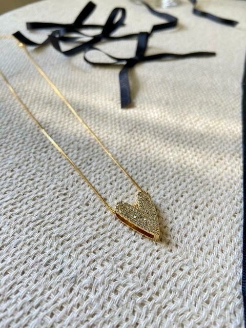 Colar coração cravejada folheado ouro 18k - comprar online