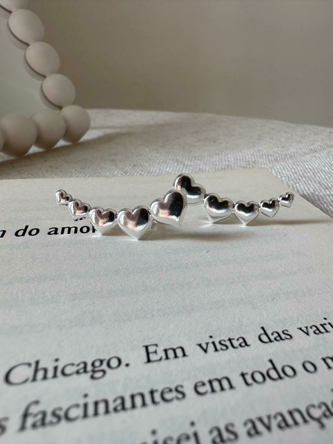 Brinco earcuff corações folheado prata 925