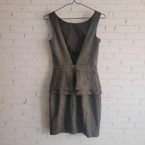 Vestido gris espalda descubierta