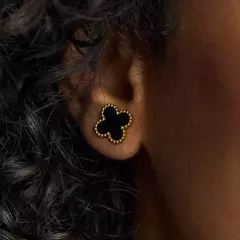 Brinco Trevo Preto - Banho de ouro 18k. na internet